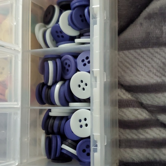Buttons Assorted Colors - Picture 4 of 5